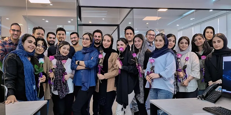 تیم پرشین سازه در فضای کاری شرکت
